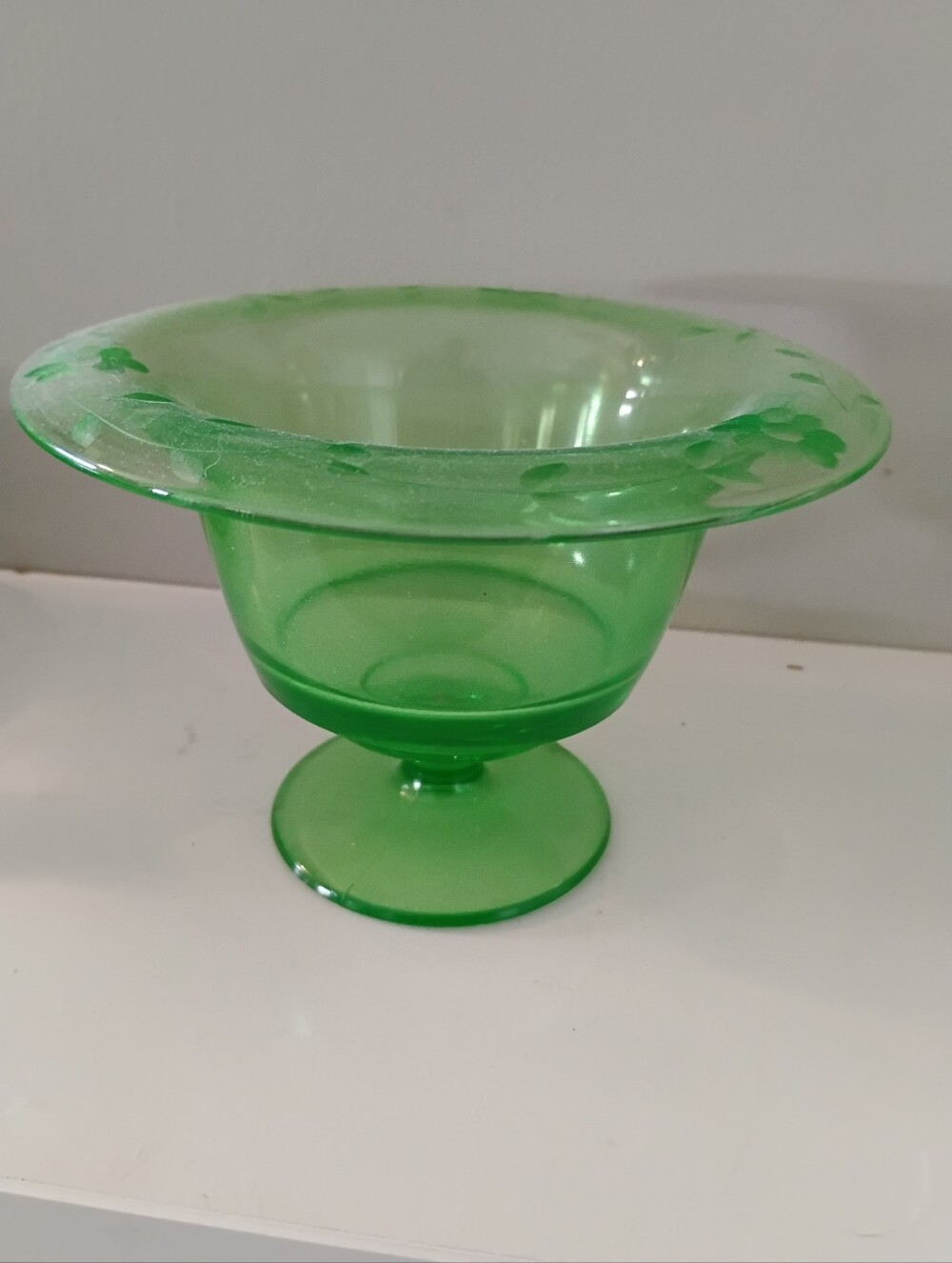 Vintage Uranium Etched Flowers glass - Picture 8 of 8